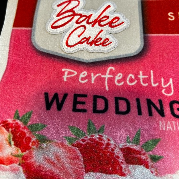 Men's Wedding Cake Strawberry Cake T-Shirt - Picture 5 of 10